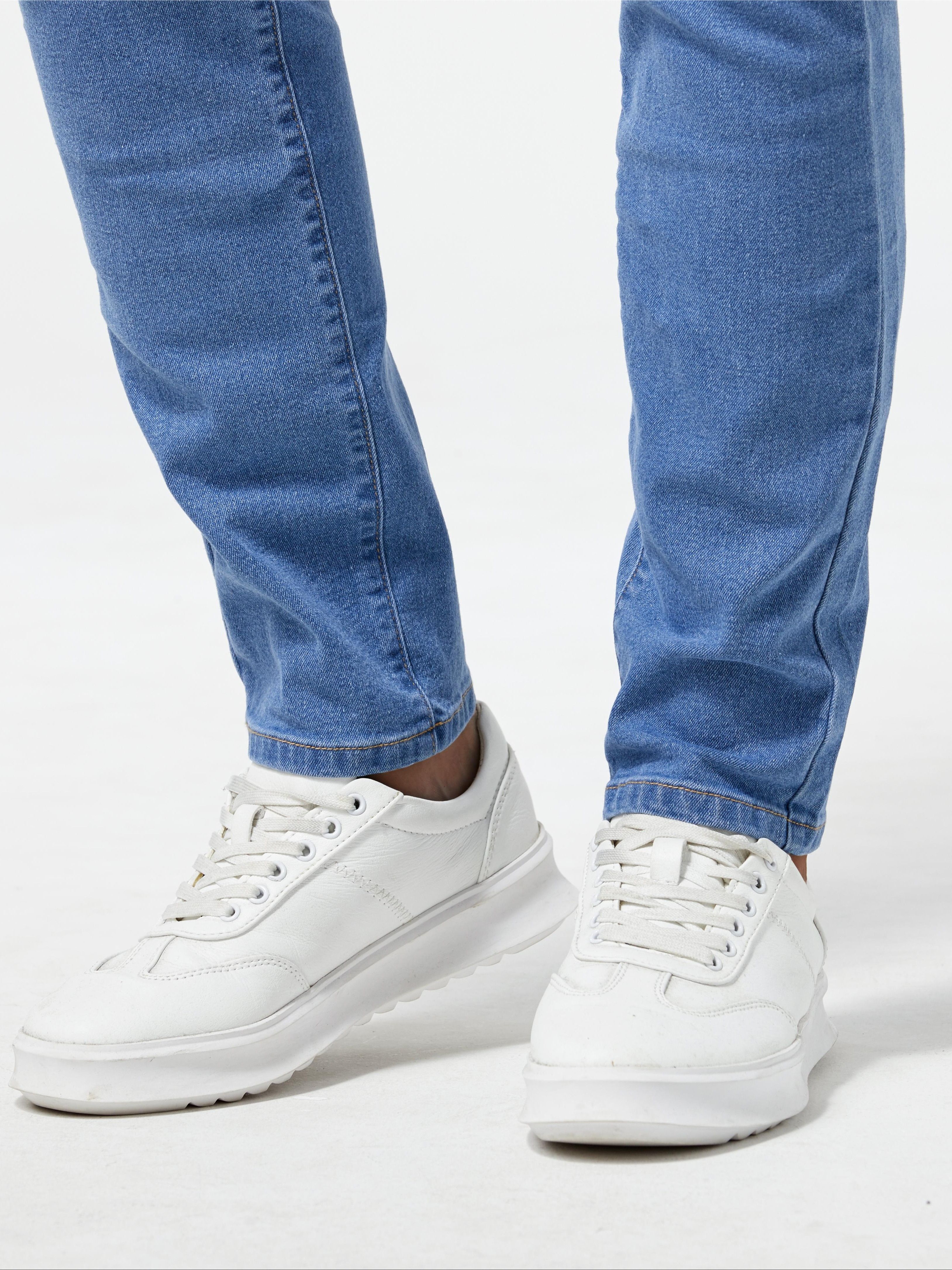 mens casual light blue ripped denim jeans details 9